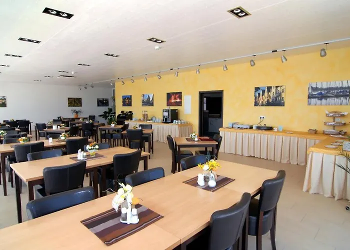 弗兰肯高地酒店 Aurach